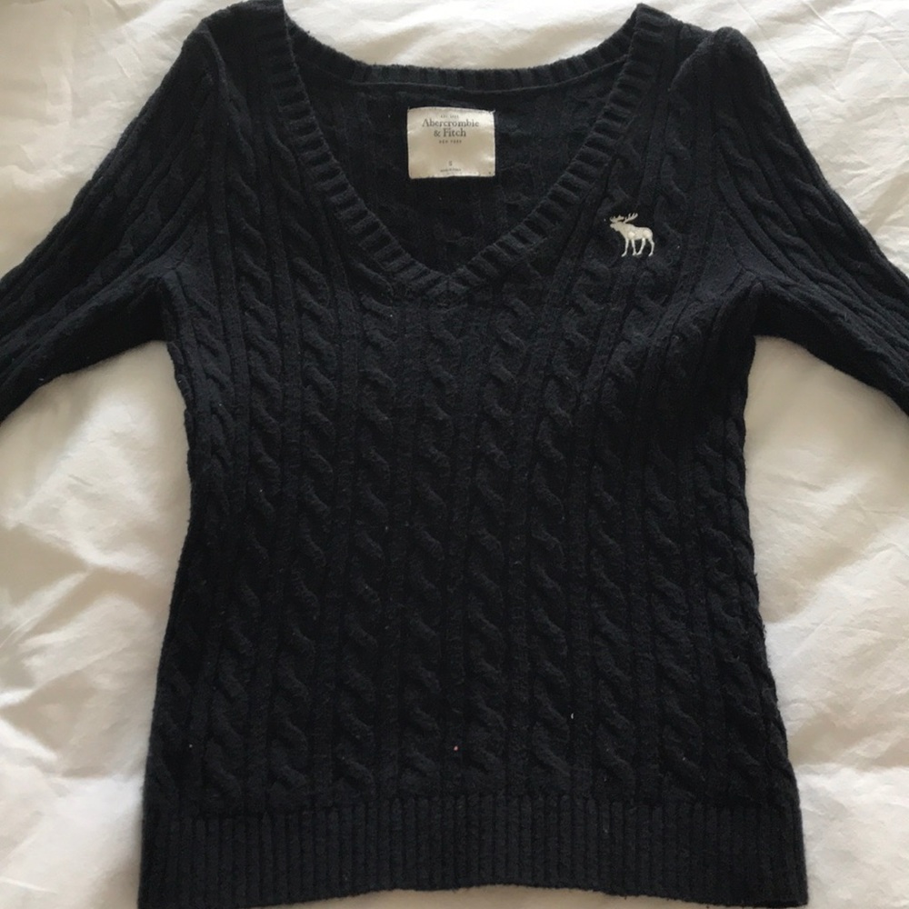 A&F navy blue sweater